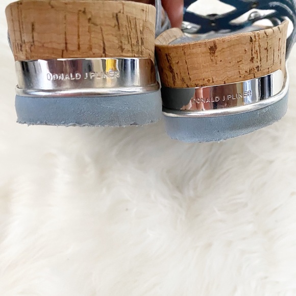 Donald J Pliner Slides - Picture 3 of 4